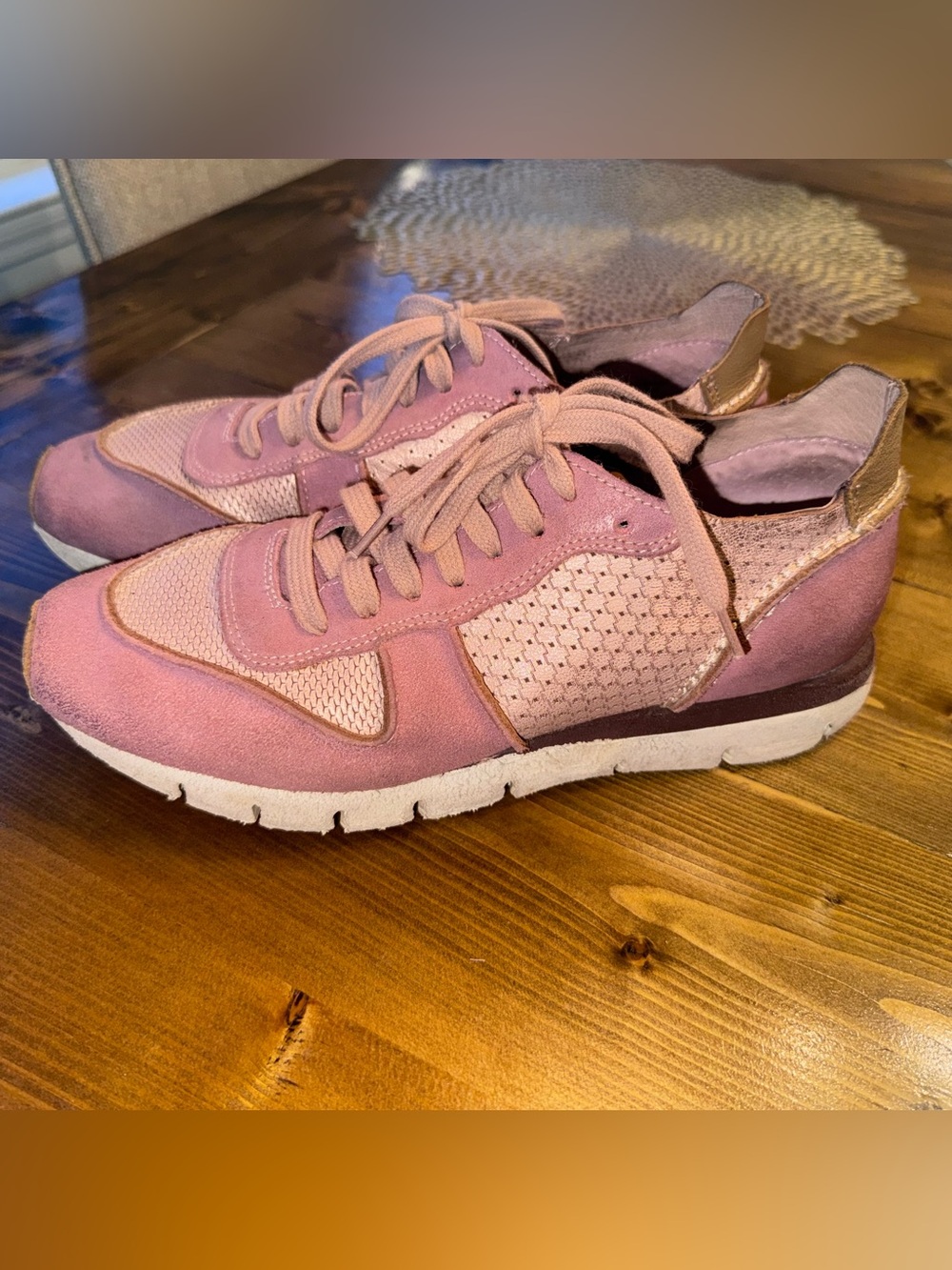 OTBT Snowbird Leather Sneakers Size 8 in Dusty Rose